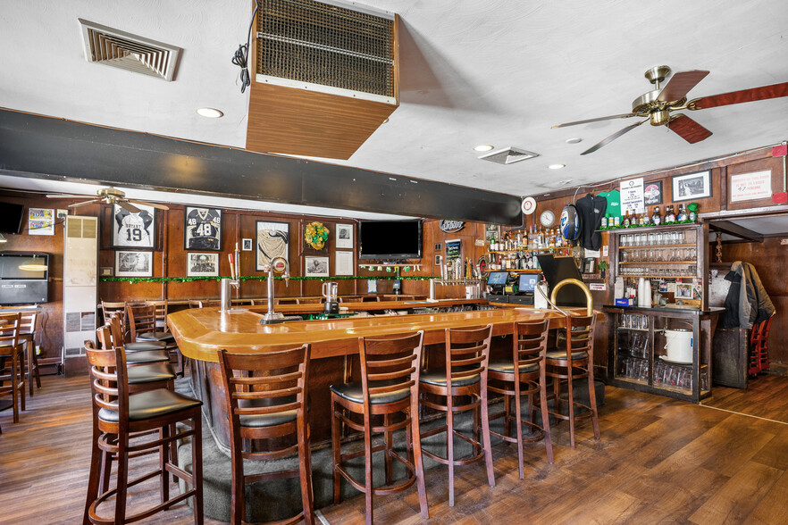 Parentes Restuarant portfolio of 2 properties for sale on LoopNet.com - Interior Photo - Image 3 of 9