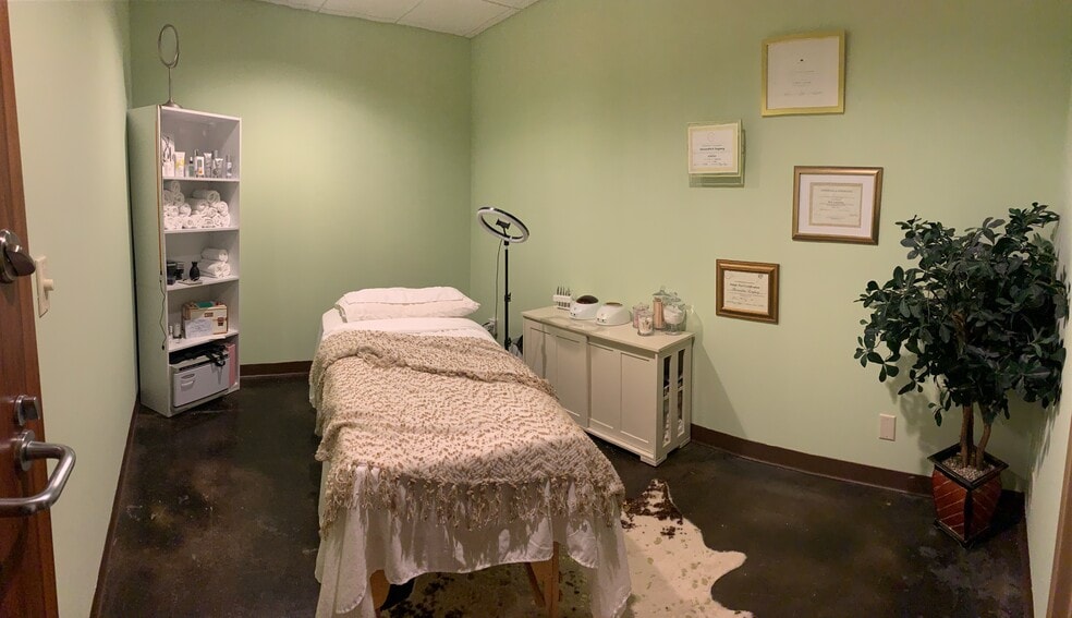 4747 Pioneers Blvd, Lincoln, NE for lease - Interior Photo - Image 2 of 15