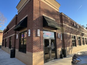 6816 River Center Dr, Clemmons, NC for lease Building Photo- Image 2 of 11