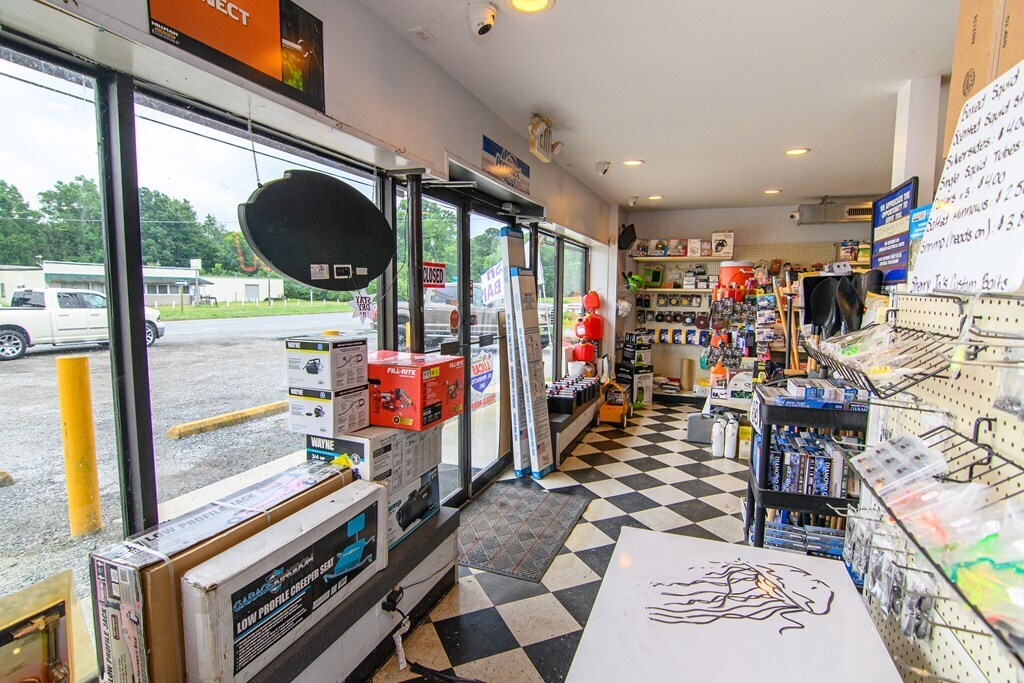 8152 Lankford Hwy, Oak Hall, VA 23416 Drummond Building