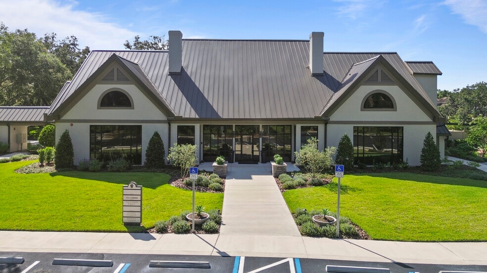 8709 Hunters Green Dr, Tampa, FL for lease - Building Photo - Image 1 of 12