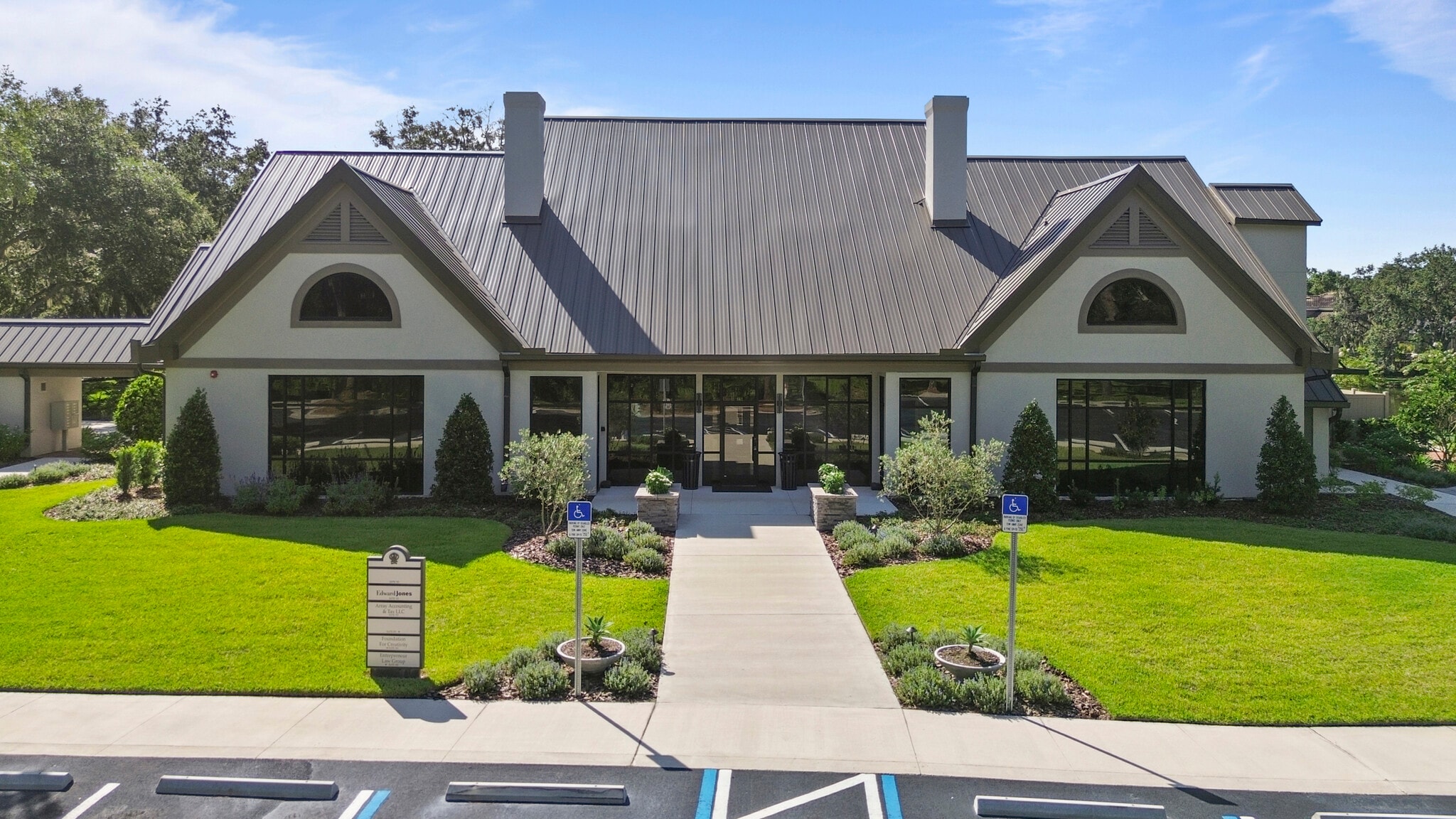 8709 Hunters Green Dr, Tampa, FL for lease Building Photo- Image 1 of 13