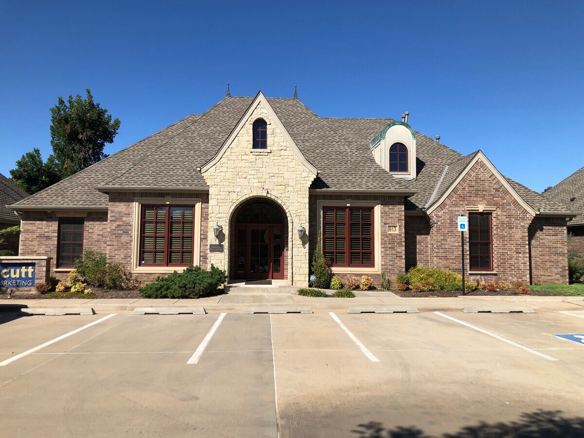 813 E 33rd St, Edmond, OK 73013