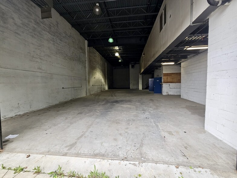 9029 Krier Pl, Brooklyn, NY for lease - Building Photo - Image 3 of 14