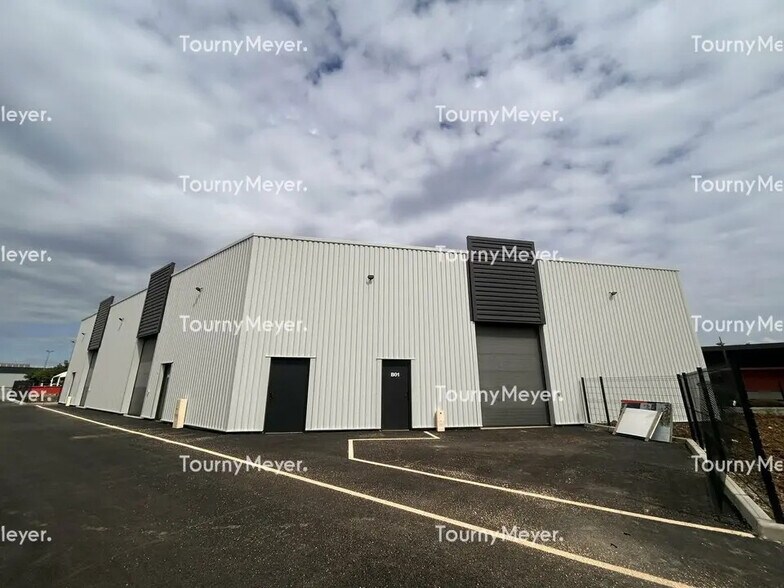 Retail in Saint-Jory for lease - Building Photo - Image 2 of 9