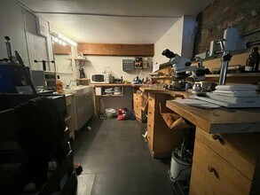 8 Place Du Marché, Lyon for lease Interior Photo- Image 2 of 3