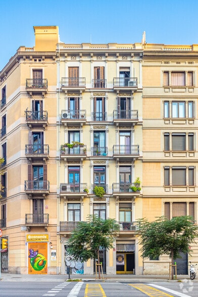 Retail in Barcelona, Barcelona for lease - Primary Photo - Image 1 of 1
