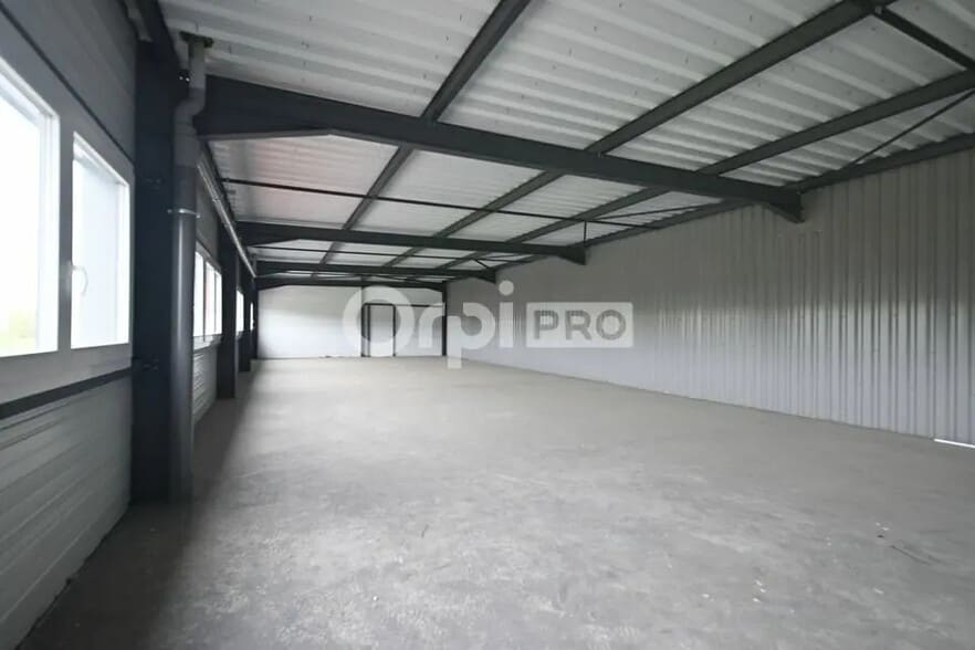 Office in Sennecey-le-Grand for lease - Interior Photo - Image 1 of 5