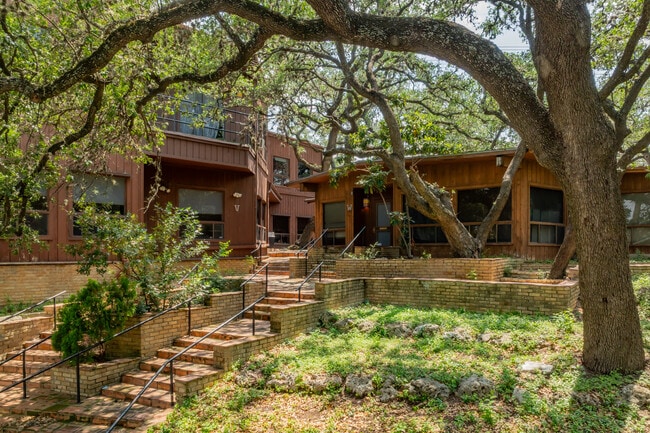More details for Cash-Flowing Park-Like Office Campus – Office for Sale, San Antonio, TX