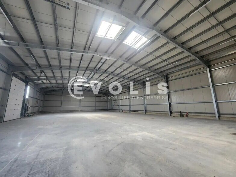 Flex in La Côte-Saint-André for lease - Interior Photo - Image 2 of 13