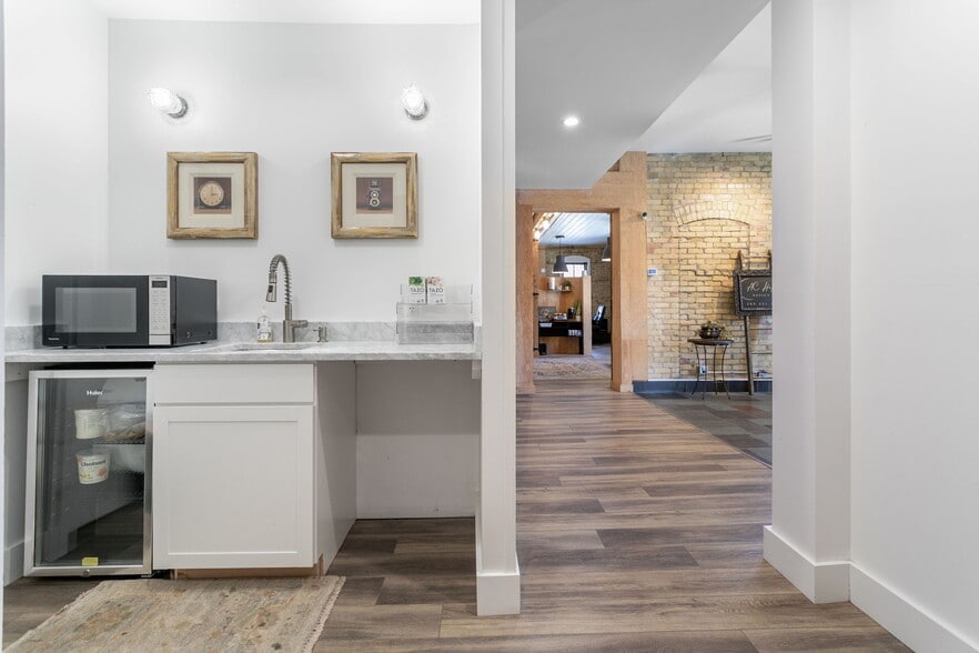 1032 E Wayne St, South Bend, IN for lease - Building Photo - Image 3 of 19