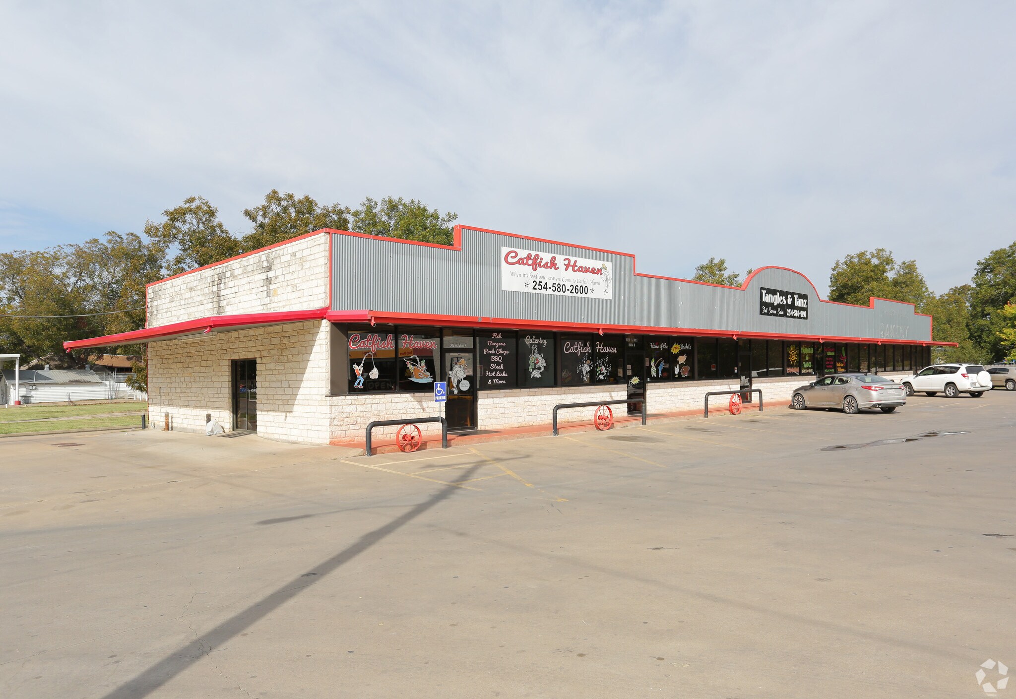 302 W Elm St, Hillsboro, TX for sale Primary Photo- Image 1 of 1