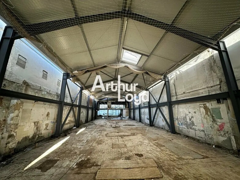 Flex in Nice for lease - Interior Photo - Image 3 of 5