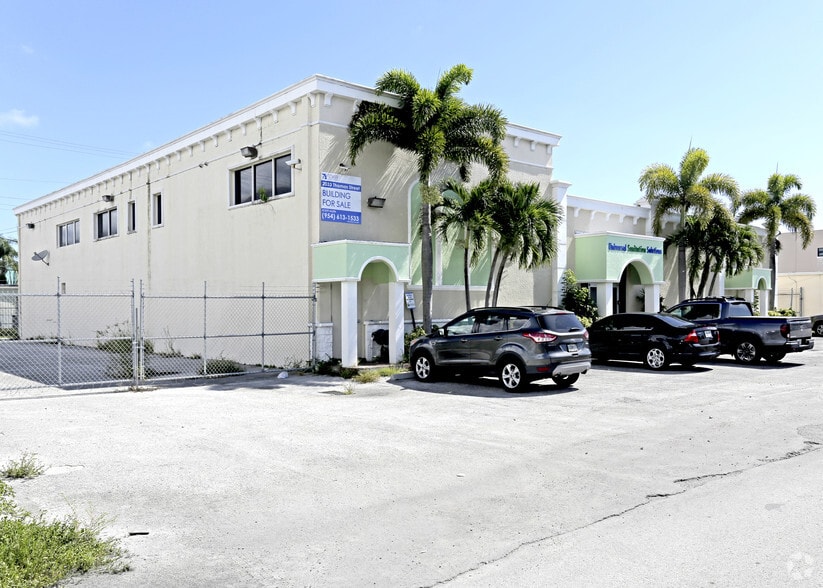 2033 Thomas St, Hollywood, FL for sale - Primary Photo - Image 1 of 17