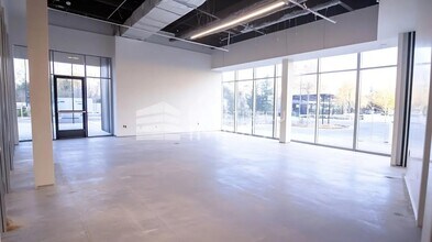 Retail in Longperrier for lease Interior Photo- Image 2 of 2