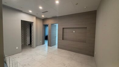 19790 W Dixie Hwy, Aventura, FL for lease Interior Photo- Image 1 of 7