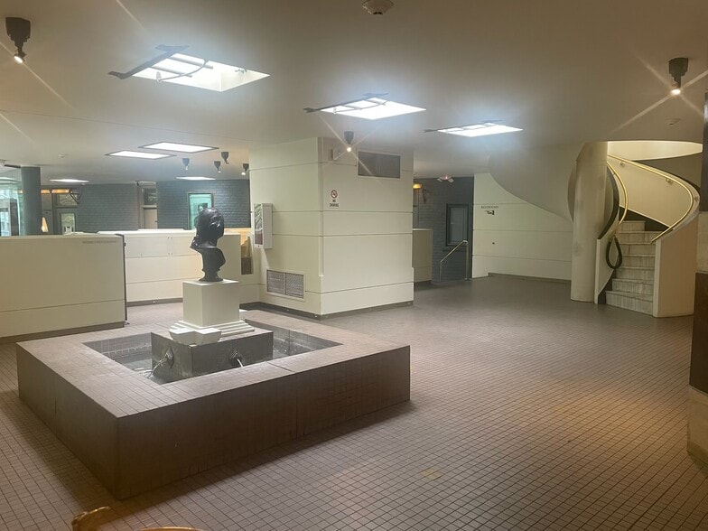 306 S Washington Ave, Royal Oak, MI for lease - Building Photo - Image 2 of 5