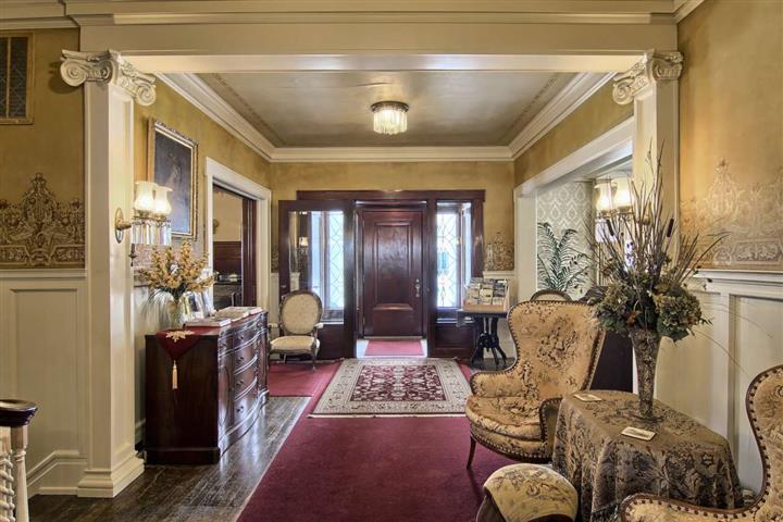 230 Wellington St, Traverse City, MI for sale - Interior Photo - Image 3 of 120