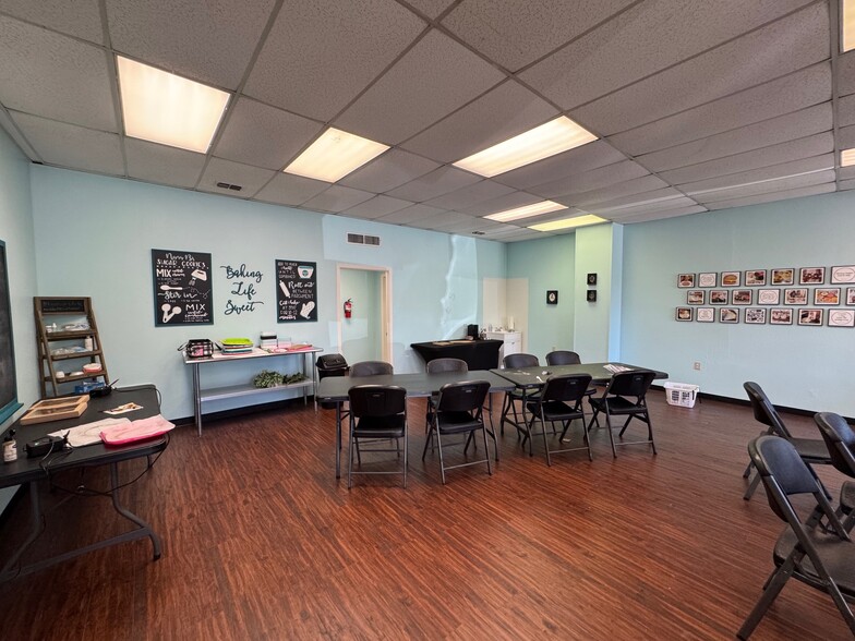 3537 Gilmer Rd, Longview, TX for lease - Interior Photo - Image 2 of 5