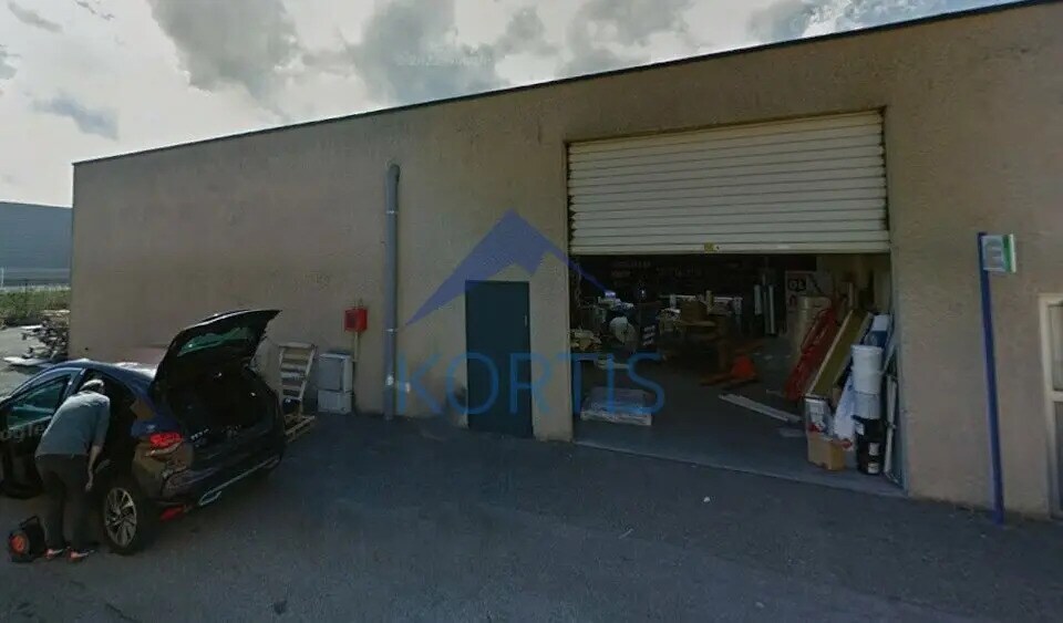 Flex in Meyzieu for lease Building Photo- Image 1 of 3