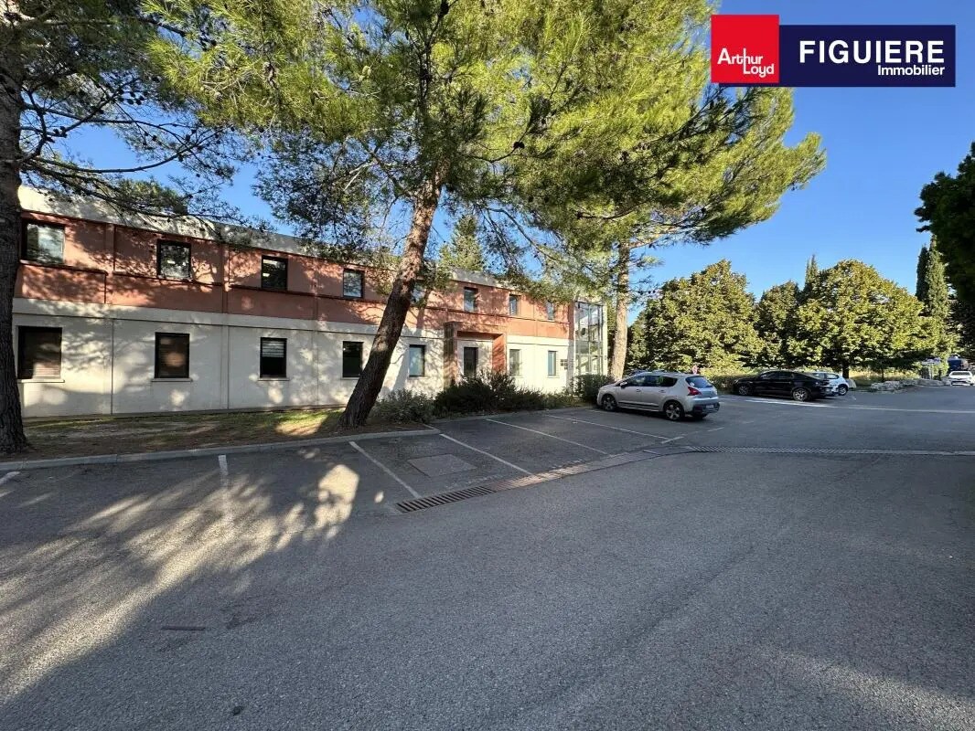 Office in Les Pennes-Mirabeau for lease Building Photo- Image 1 of 10