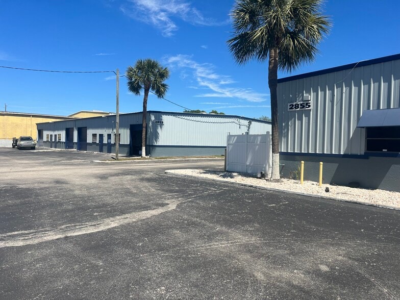 2853 Work Dr, Fort Myers, FL for lease - Building Photo - Image 3 of 11