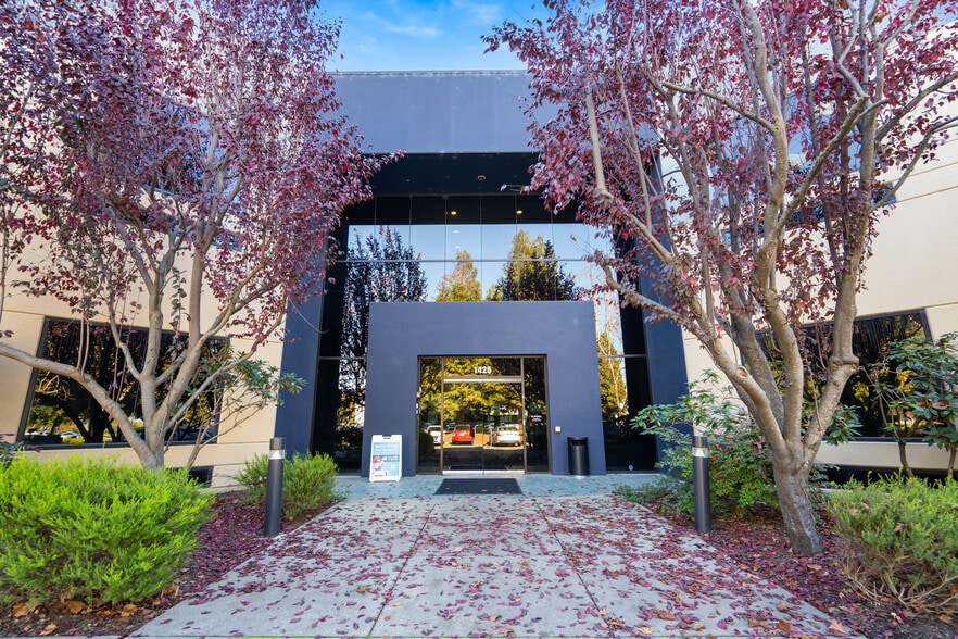 1425 N McDowell Blvd, Petaluma, CA for lease - Building Photo - Image 2 of 20