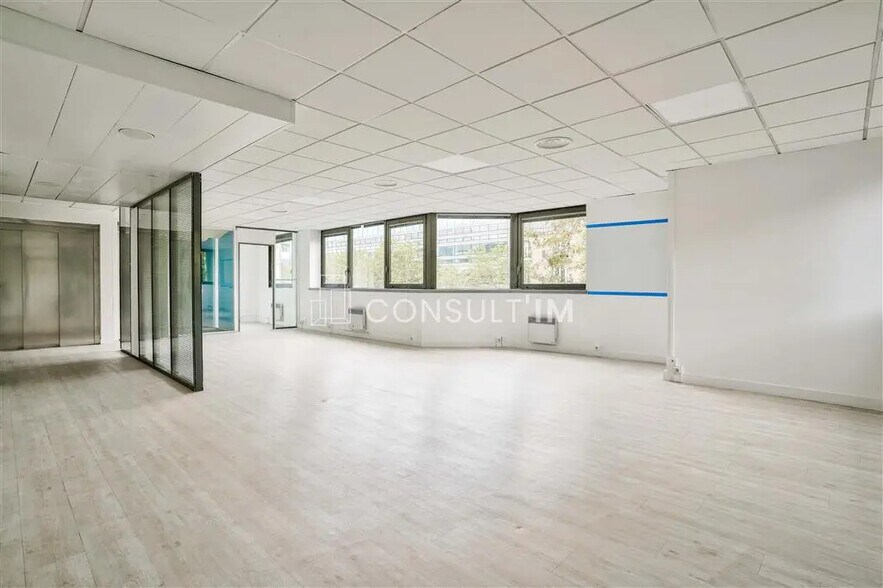 Office in Boulogne-Billancourt for lease - Building Photo - Image 1 of 8