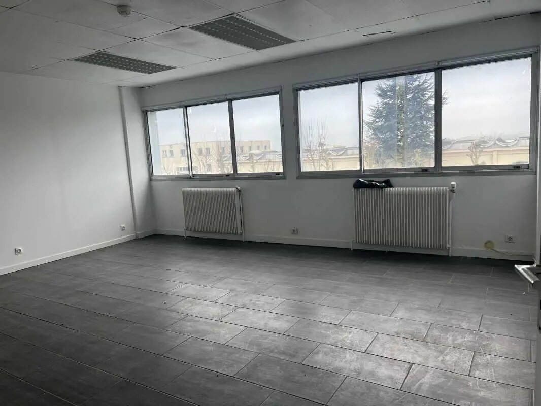 12 Rue Robert Moinon, Goussainville for lease Building Photo- Image 1 of 2