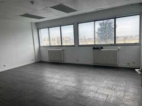 12 Rue Robert Moinon, Goussainville for lease Building Photo- Image 1 of 2