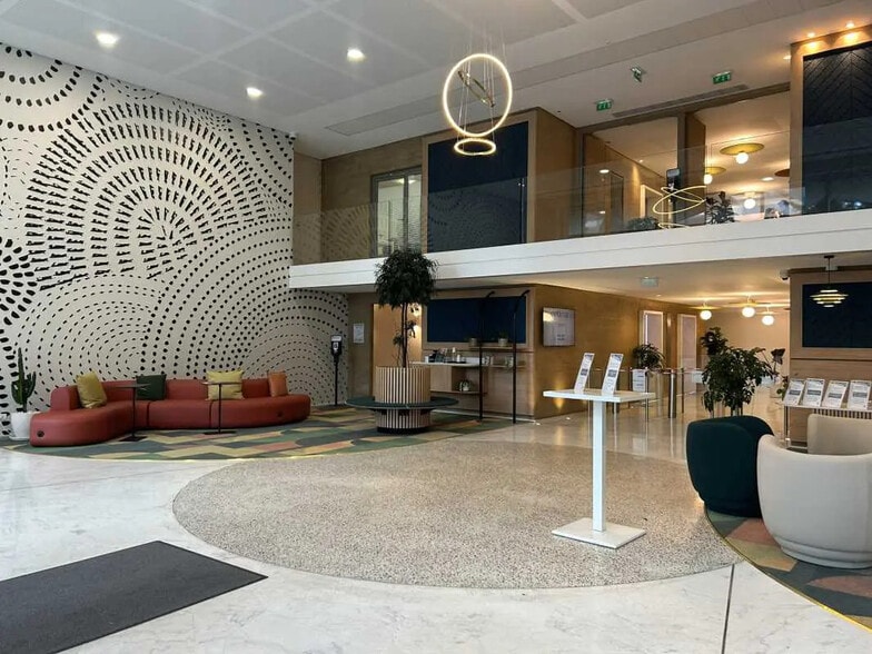 Office in Ivry-sur-Seine for lease - Building Photo - Image 2 of 10