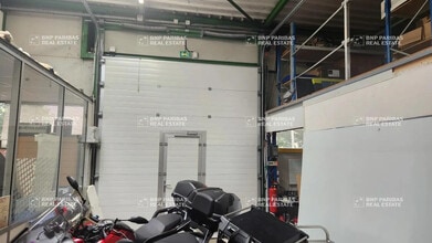 Office in Saint-Thibault-des-Vignes for lease Building Photo- Image 1 of 2