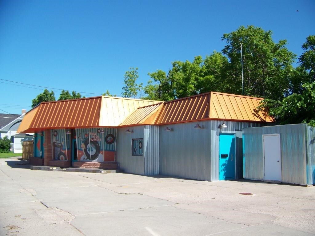 301 E 3rd St, Chadron, NE for sale Primary Photo- Image 1 of 1