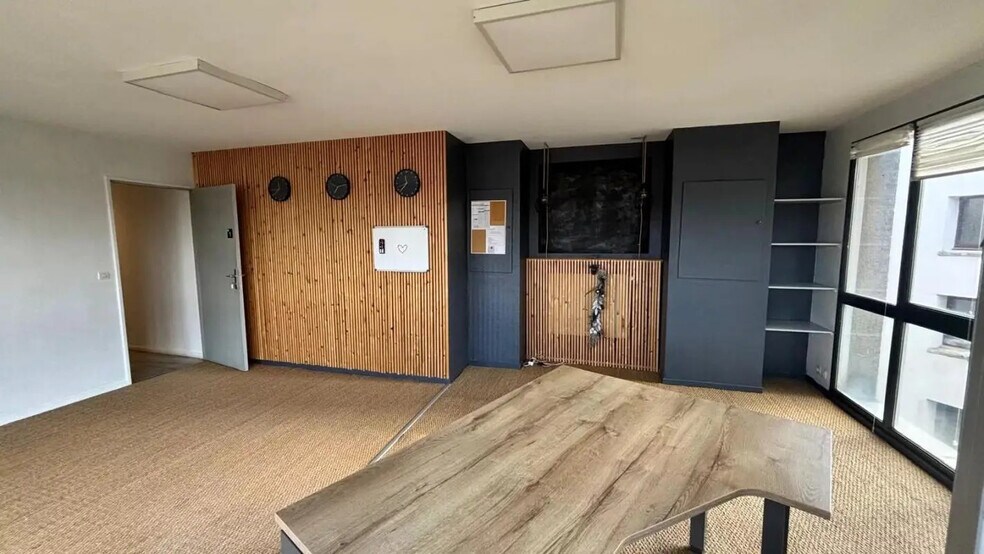 Office in Feucherolles for lease - Interior Photo - Image 3 of 4