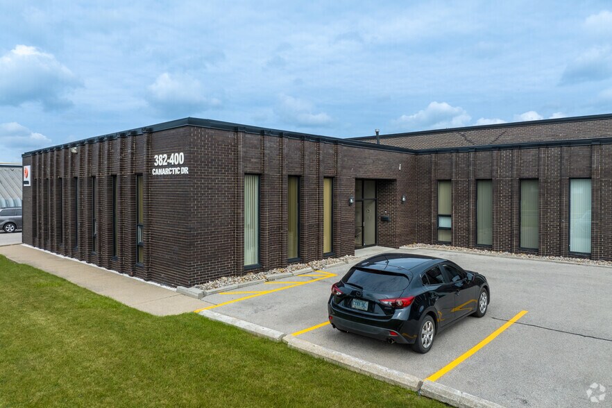 382-400 Canarctic Dr, Toronto, ON for lease - Building Photo - Image 2 of 3