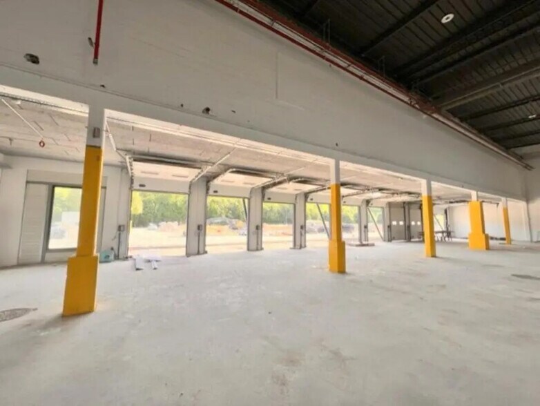 Industrial in Trappes for lease - Interior Photo - Image 3 of 7