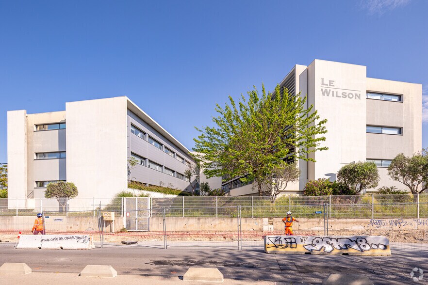 47 Boulevard Des Acieries, Marseille for sale - Primary Photo - Image 1 of 3