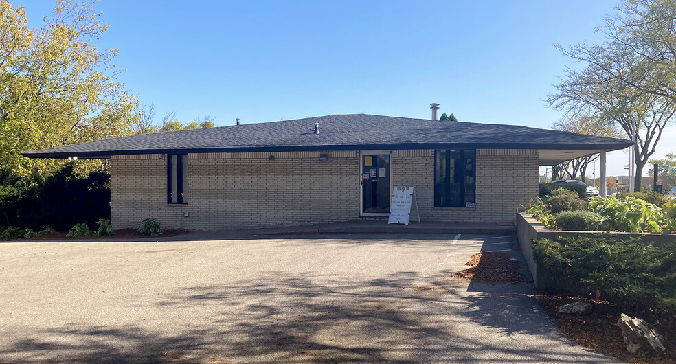 7530 Mineral Point Rd, Madison, WI for sale - Building Photo - Image 2 of 16