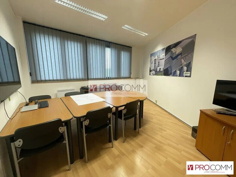 Office in Chartres for sale - Interior Photo - Image 1 of 7