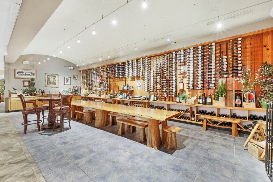 4351 NE 12th Ter, Oakland Park, FL for sale - Interior Photo - Image 1 of 52