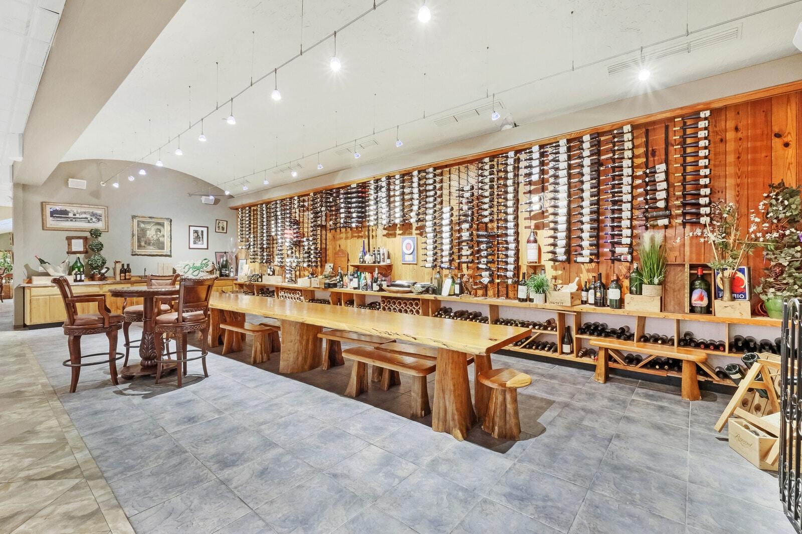 4351 NE 12th Ter, Oakland Park, FL for sale Interior Photo- Image 1 of 53