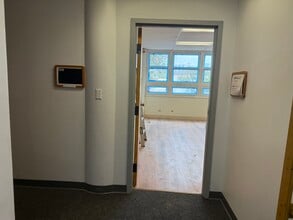 307 Lewers St, Honolulu, HI for lease Interior Photo- Image 2 of 11