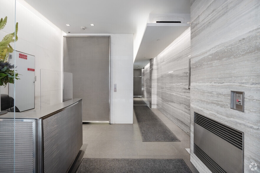 10 E 38th St, New York, NY for lease - Lobby - Image 3 of 19