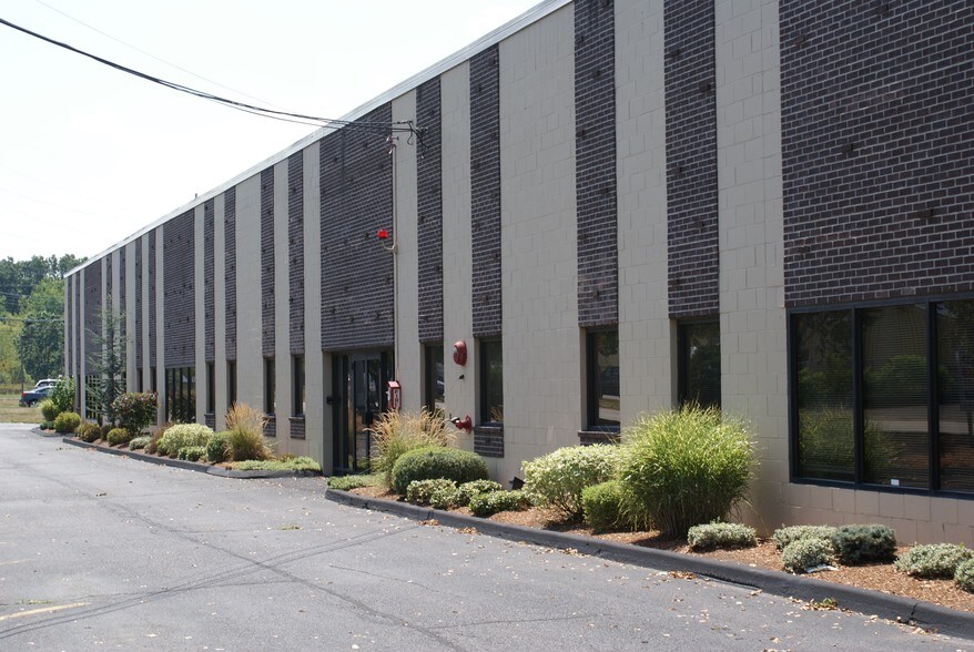 90 Glenn St, Lawrence, MA 01843