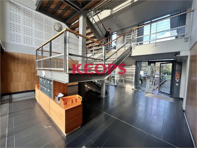 Office in Labège for lease - Lobby - Image 3 of 8