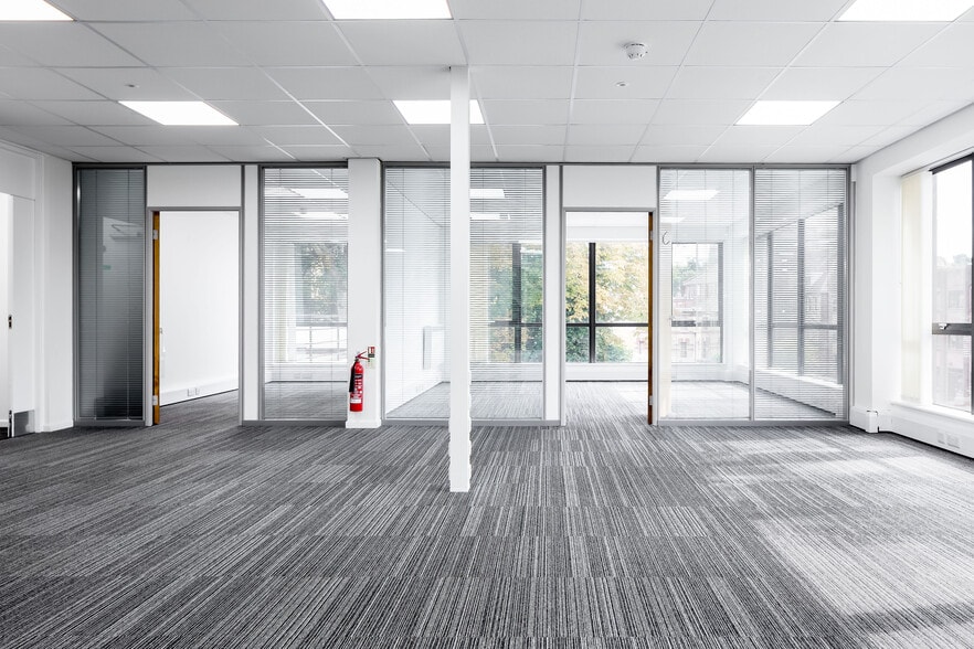 2 Lorne Park Rd, Bournemouth for lease - Interior Photo - Image 3 of 19