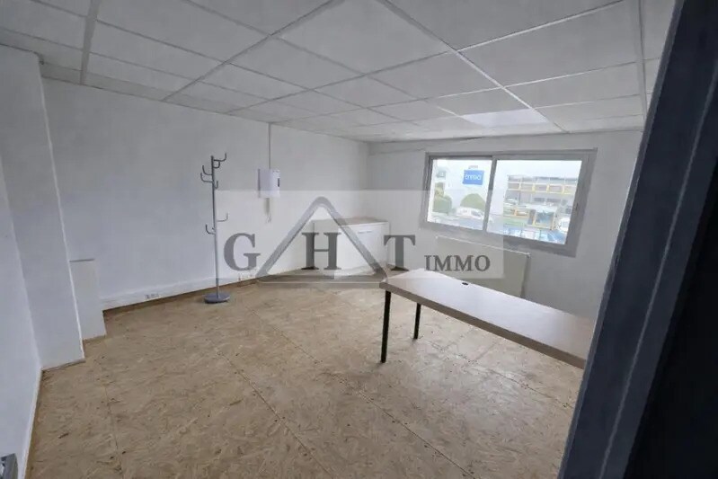 Industrial in Chelles for lease - Interior Photo - Image 2 of 3