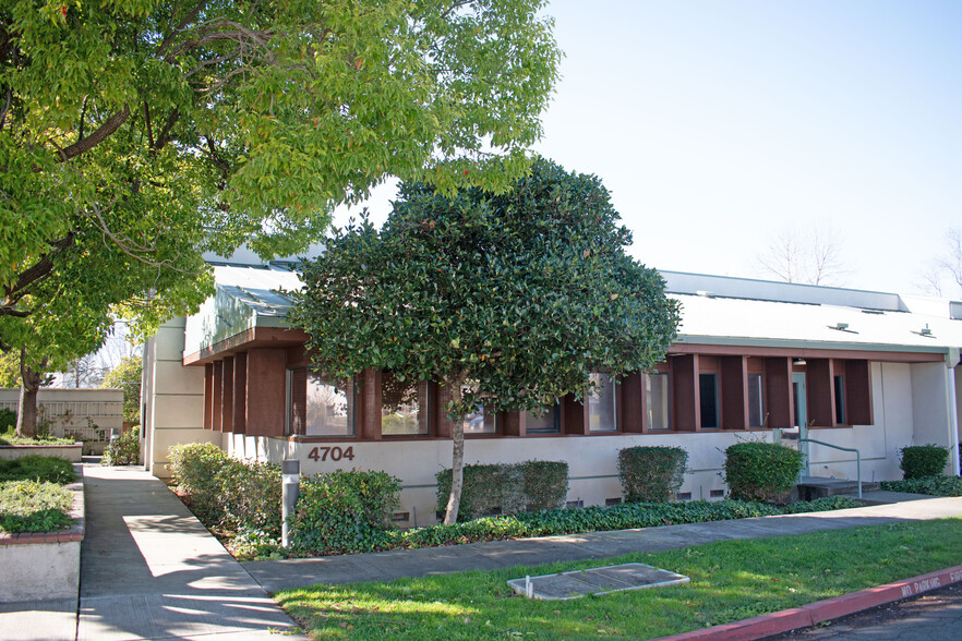 4704 Hoen Ave, Santa Rosa, CA for lease - Building Photo - Image 1 of 4