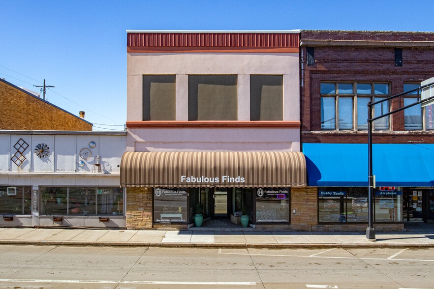 811 Oregon St, Oshkosh, WI for sale - Building Photo - Image 1 of 4