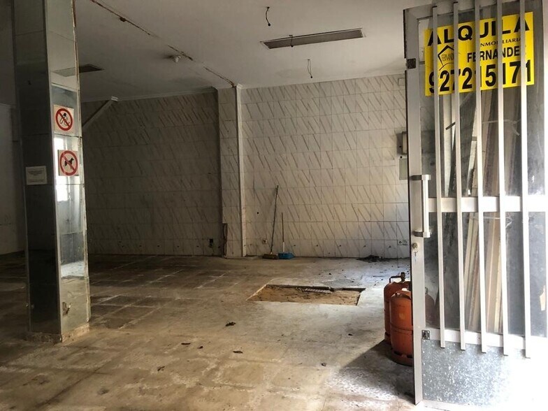 Retail in Cáceres, Cáceres for lease - Building Photo - Image 3 of 5